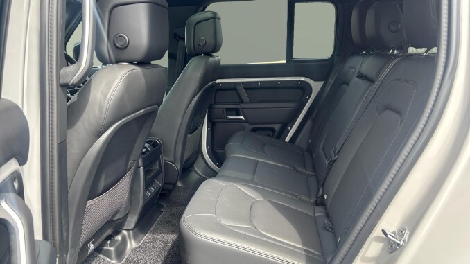 Land Rover Defender 3.0 D350 X-Dynamic HSE 110 5dr Auto Diesel Estate - Image 4